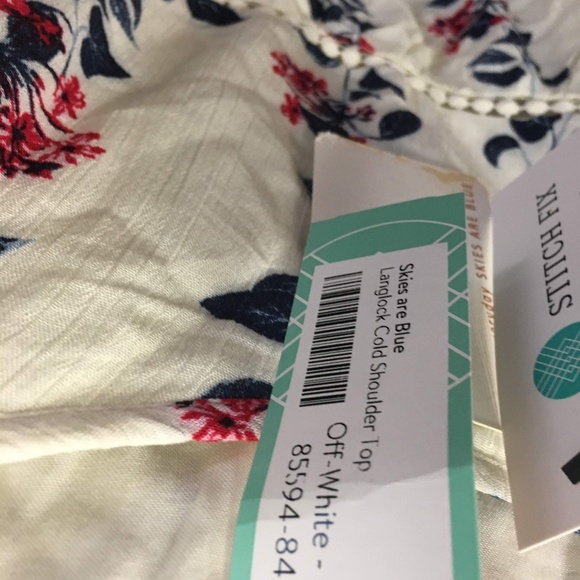 Langlock Cold Shoulder top - Picture 7 of 7